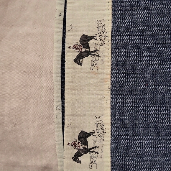 Floating Gold Iceberg navy shorts, size L - Picture 3 of 5